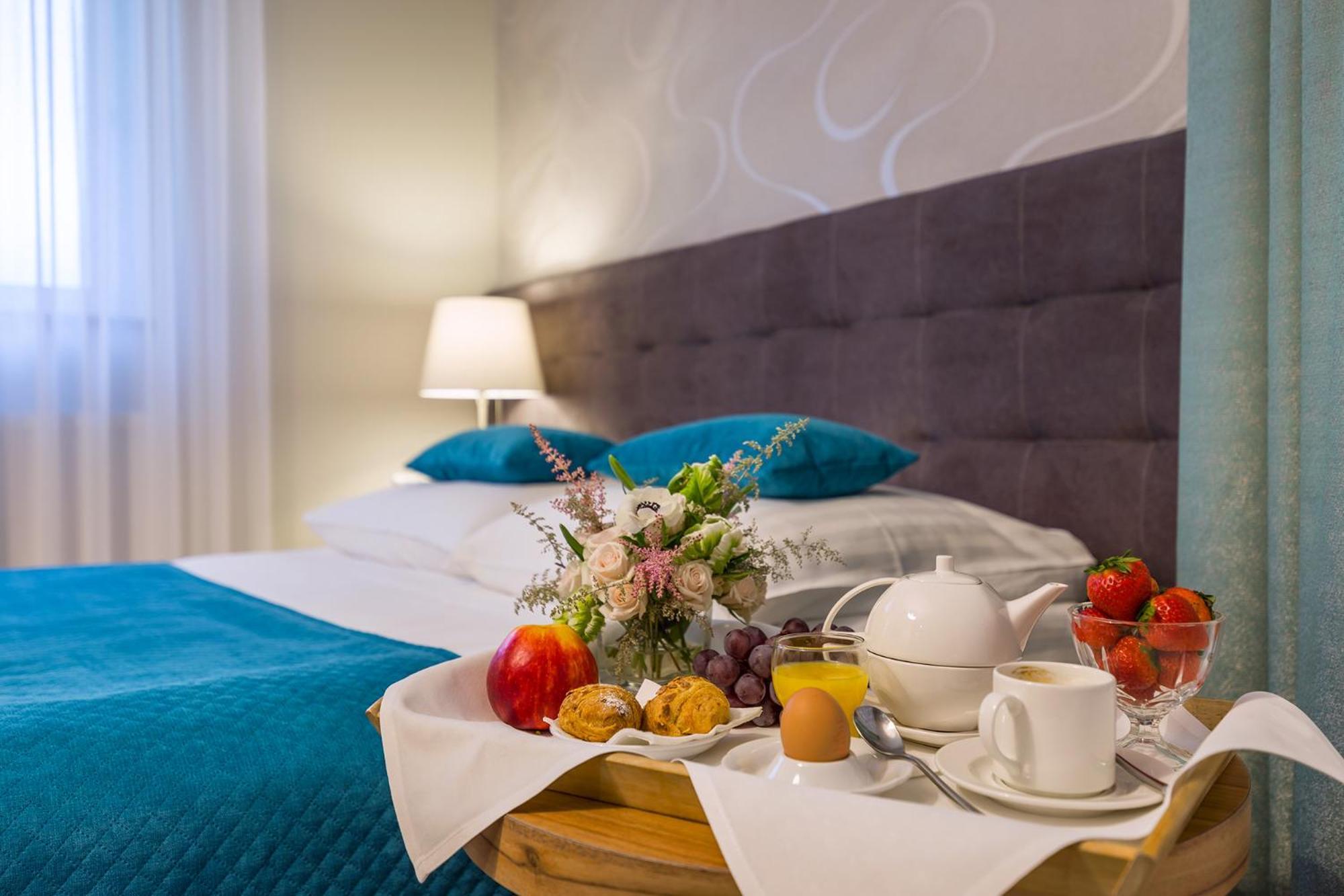Tulip Hotels - Wroclaw Patio Екстериор снимка