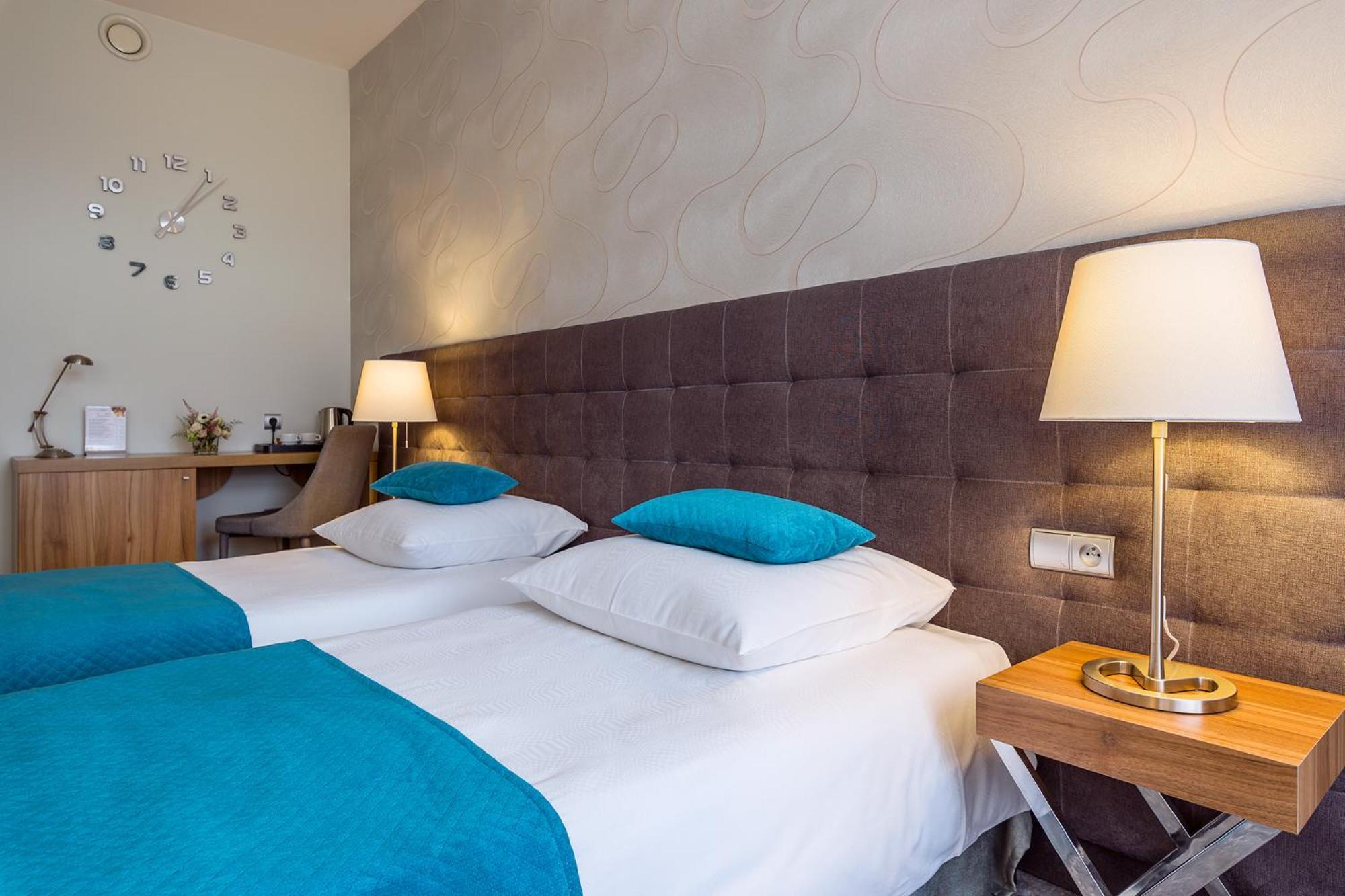 Tulip Hotels - Wroclaw Patio Екстериор снимка