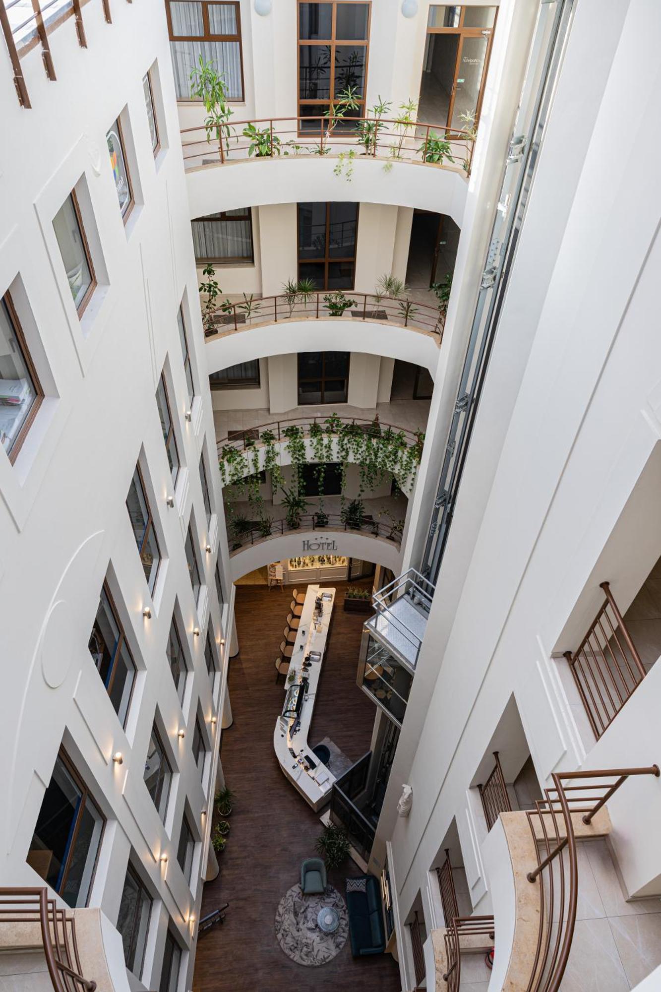 Tulip Hotels - Wroclaw Patio Екстериор снимка